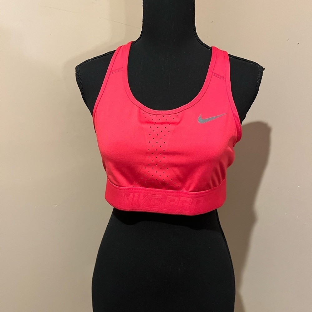 Nike Women's Poppy Red Sports Bra, Large